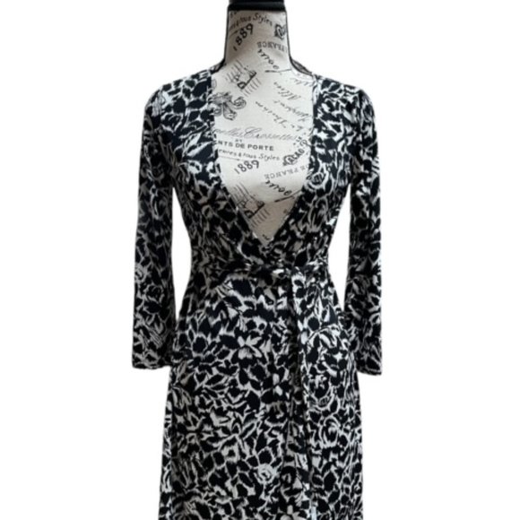 BCBG MAXAZARIA DRESS - Picture 2 of 3